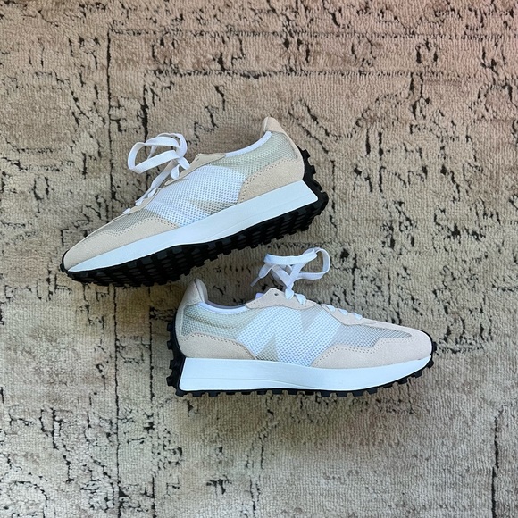 *SOLD* NWT New Balance 327 RARE Colour - Picture 3 of 9